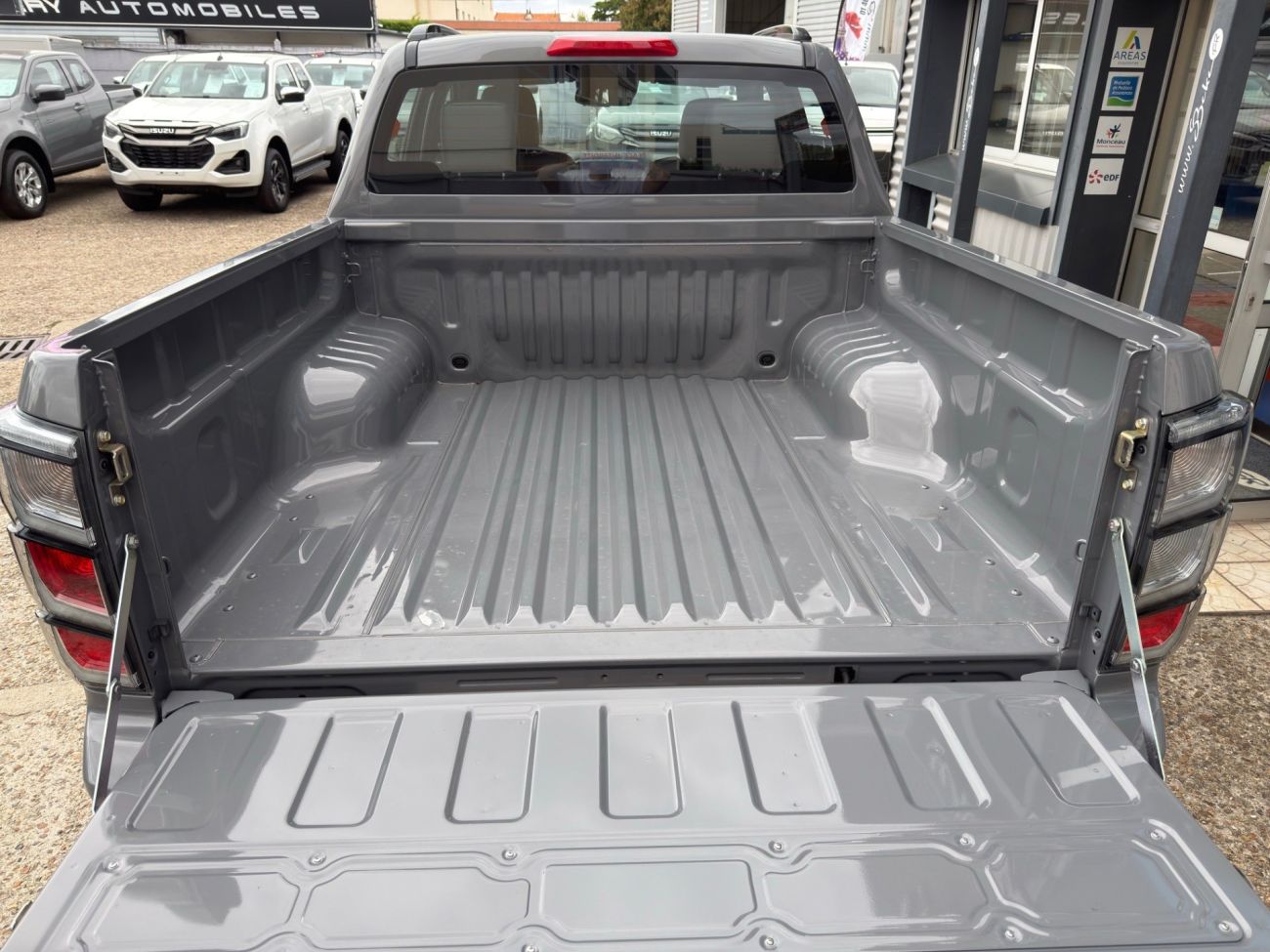 Mandataire ISUZU D-MAX CREW CABINE A/T NITRO SPORT 2.2l BVA8
