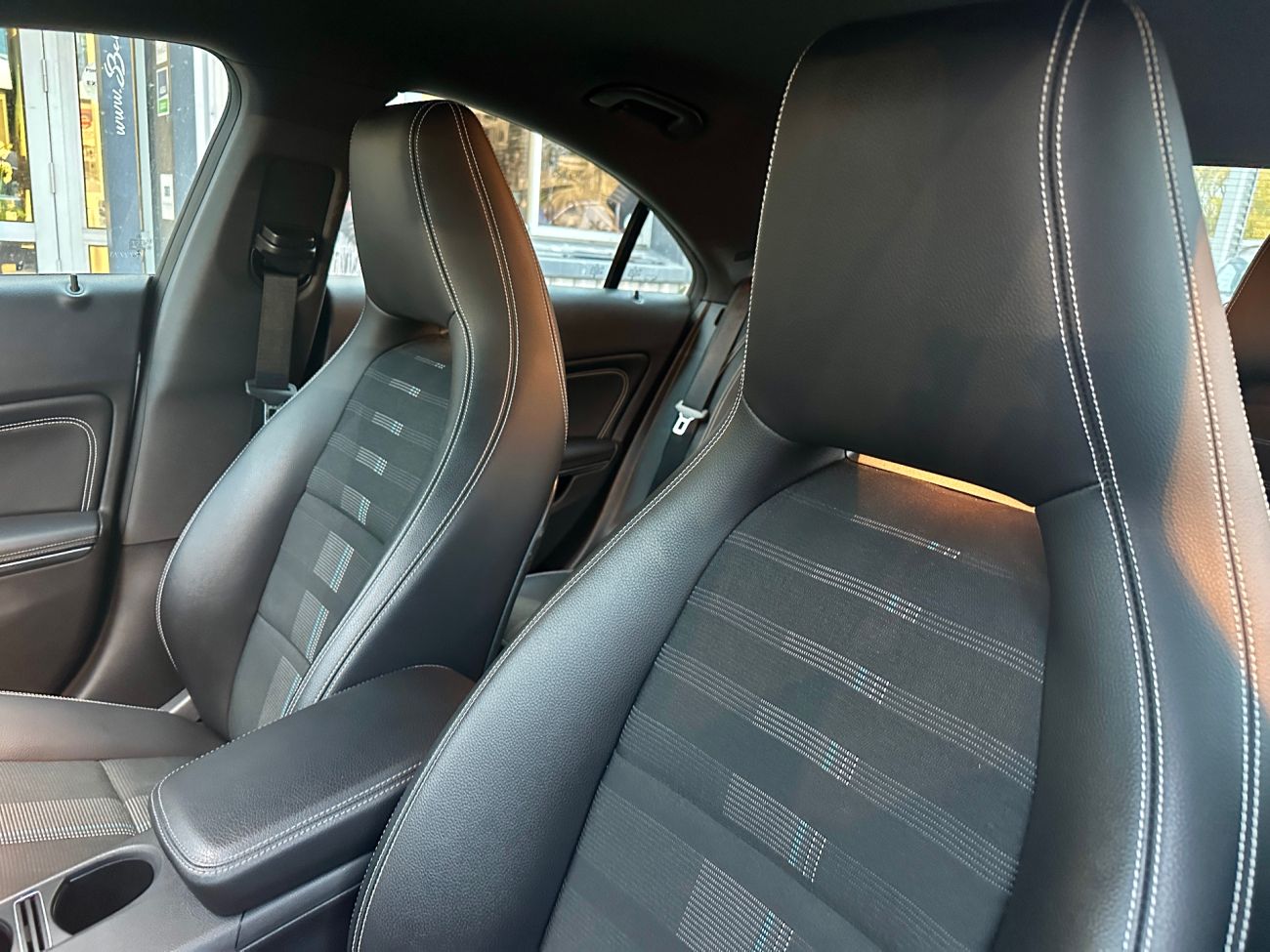 Mandataire MERCEDES-BENZ CLA 200 d 7G-DCT Sensation