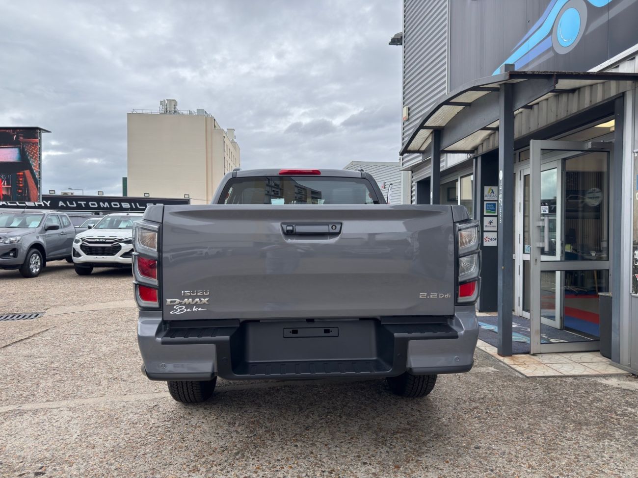 Mandataire ISUZU D-MAX CREW CABINE A/T NITRO SPORT 2.2l BVA8